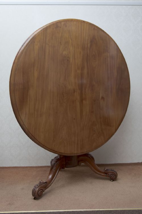 good victorian circular dining table - CATEGORY: ANTIQUE TABLES - DATED 19TH CENTURY