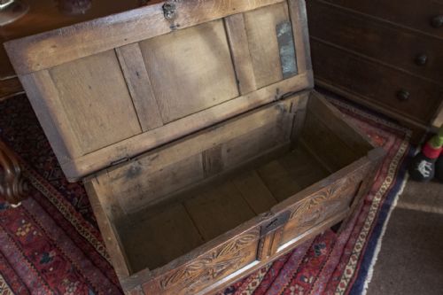 GOOD SMALL THREE PANEL OAK COFFER - ADDITIONAL PHOTO 5