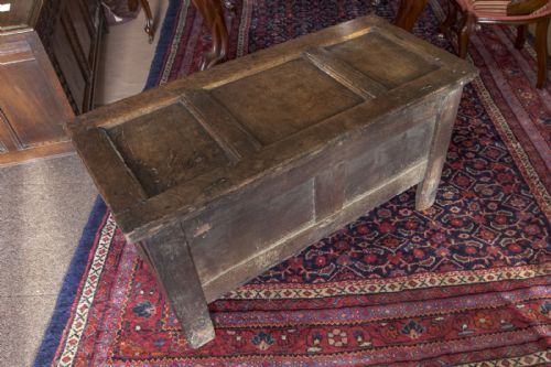GOOD SMALL THREE PANEL OAK COFFER - ADDITIONAL PHOTO 7
