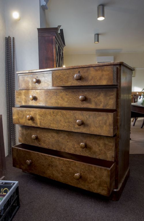 EXCEPTIONAL VICTORIAN DRESSING CHEST - ADDITIONAL PHOTO 1