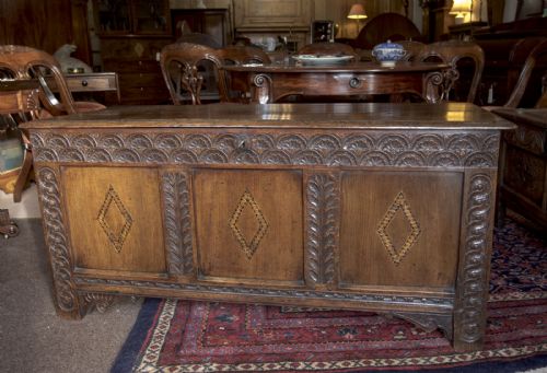 17TH CENTURY OAK COFFER - ADDITIONAL PHOTO 2
