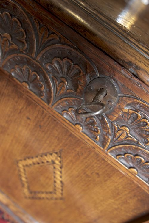 17TH CENTURY OAK COFFER - ADDITIONAL PHOTO 3