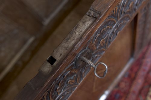 17TH CENTURY OAK COFFER - ADDITIONAL PHOTO 9