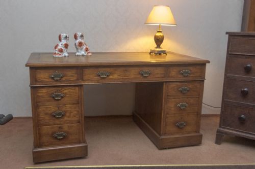 oak kneehole desk - CATEGORY: ANTIQUE DESKS - DATED 19TH CENTURY