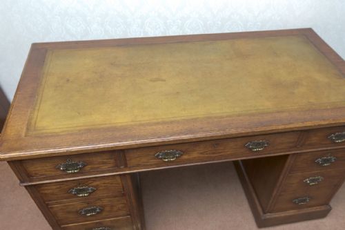 OAK KNEEHOLE DESK - ADDITIONAL PHOTO 3