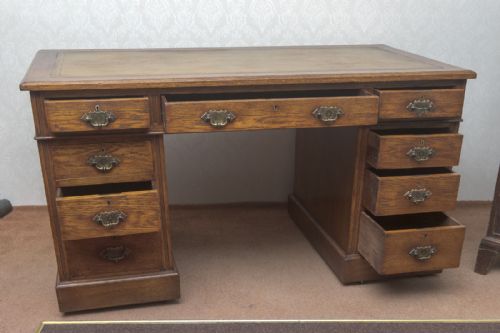 OAK KNEEHOLE DESK - ADDITIONAL PHOTO 6