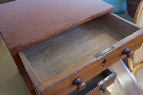 MAHOGANY MINIATURE CHEST OF DRAWERS - ADDITIONAL PHOTO 3
