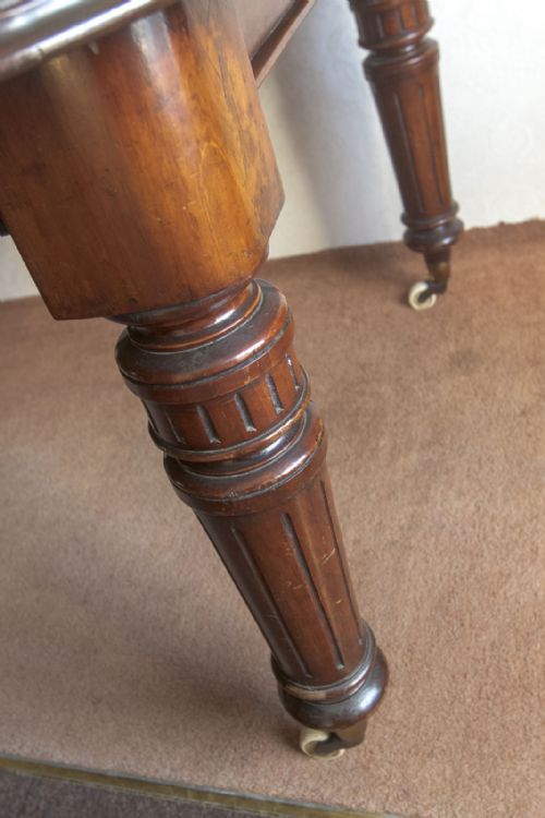 GOOD VICTORIAN SOLID MAHOGANY EXTENDING DINING TABLE - ADDITIONAL PHOTO 4