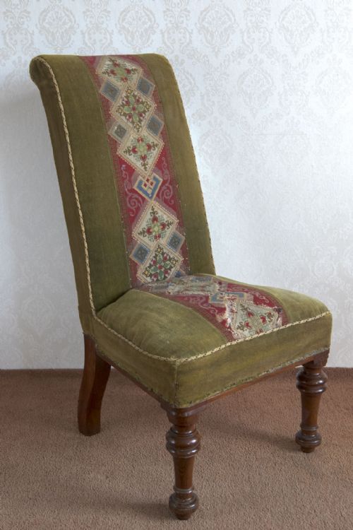 victorian prieure chair with period tapestry covering - CATEGORY: ANTIQUE CHAIRS - DATED 19TH CENTURY