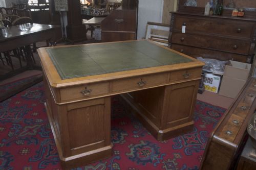 ORIGINAL ENGLISH BLOND OAK DOUBLE SIDED PARTNERS DESK - ADDITIONAL PHOTO 3