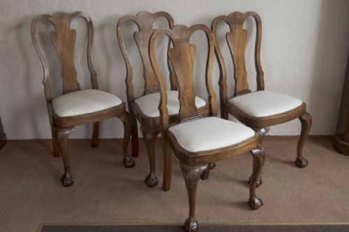 a set of four queen anne style dining chairs in walnut - CATEGORY: ANTIQUE CHAIRS - DATED VICTORIAN
