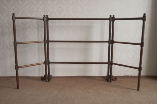A FINE QUALITY AND PRACTICAL FOLDING CLOTHES HORSE IN MAHOGANY - ADDITIONAL PHOTO 1