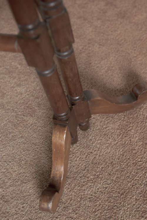 A FINE QUALITY AND PRACTICAL FOLDING CLOTHES HORSE IN MAHOGANY - ADDITIONAL PHOTO 3