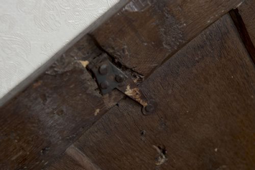 A 17TH CENTURY PANELLED COFFER IN OAK - ADDITIONAL PHOTO 6