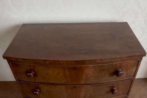 GOOD VICTORIAN BOW FRONT CHEST OF DRAWERS IN MAHOGANY - ADDITIONAL PHOTO 2