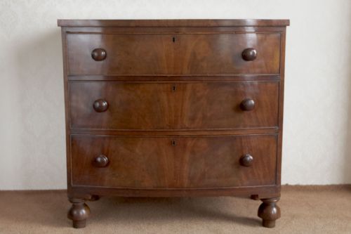 GOOD VICTORIAN BOW FRONT CHEST OF DRAWERS IN MAHOGANY - ADDITIONAL PHOTO 3