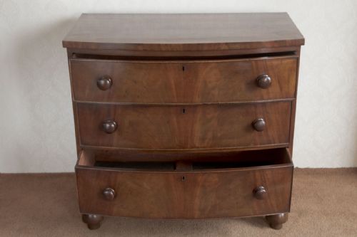 GOOD VICTORIAN BOW FRONT CHEST OF DRAWERS IN MAHOGANY - ADDITIONAL PHOTO 4
