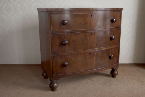 GOOD VICTORIAN BOW FRONT CHEST OF DRAWERS IN MAHOGANY - ADDITIONAL PHOTO 7