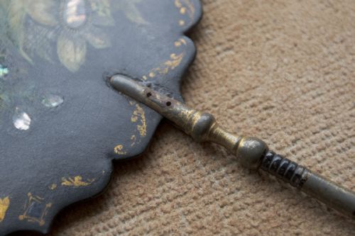 A PAIR OF DELIGHTFUL ROUND 19TH CENTURY PAPIERMCH FACE SCREENS - ADDITIONAL PHOTO 4