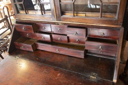 GEORGE III MAHOGANY BUREAU BOOKCASE OF VERY ELEGANT PROPORTIONS - ADDITIONAL PHOTO 4