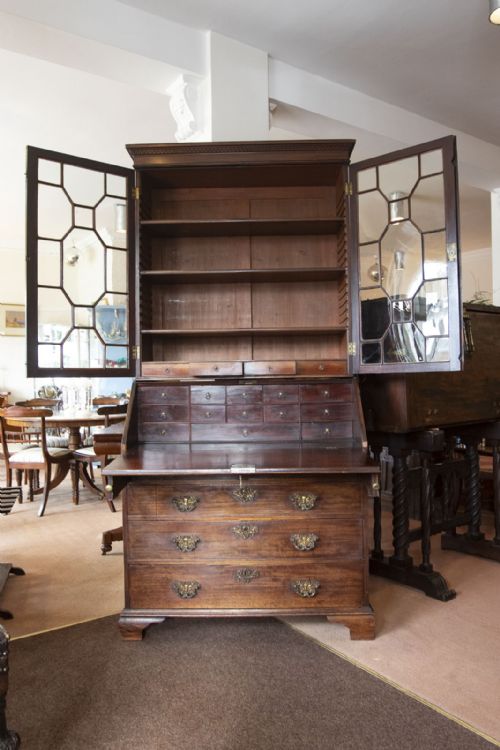 GEORGE III MAHOGANY BUREAU BOOKCASE OF VERY ELEGANT PROPORTIONS - ADDITIONAL PHOTO 8