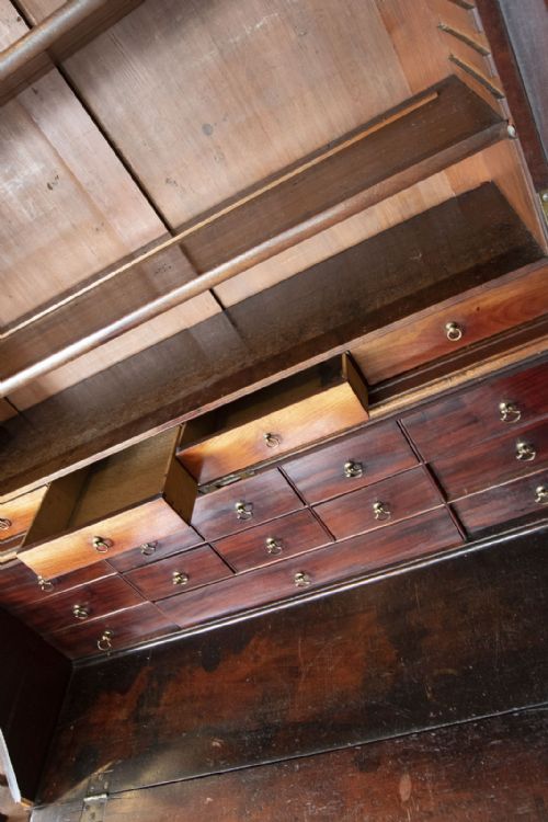GEORGE III MAHOGANY BUREAU BOOKCASE OF VERY ELEGANT PROPORTIONS - ADDITIONAL PHOTO 9
