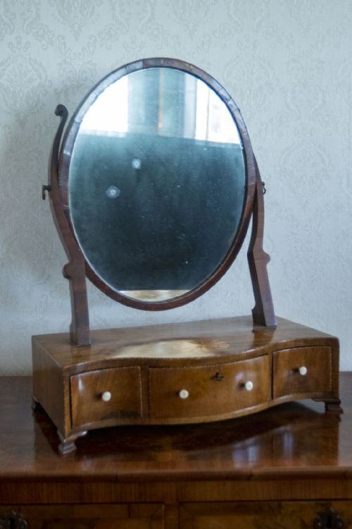 pretty george iii mahogany dressing mirror - CATEGORY: ANTIQUE MIRRORS - DATED GEORGIAN