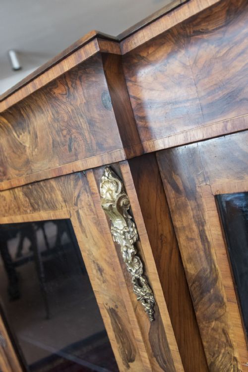 VICTORIAN WALNUT BREAKFRONT BOOKCASE - ADDITIONAL PHOTO 4