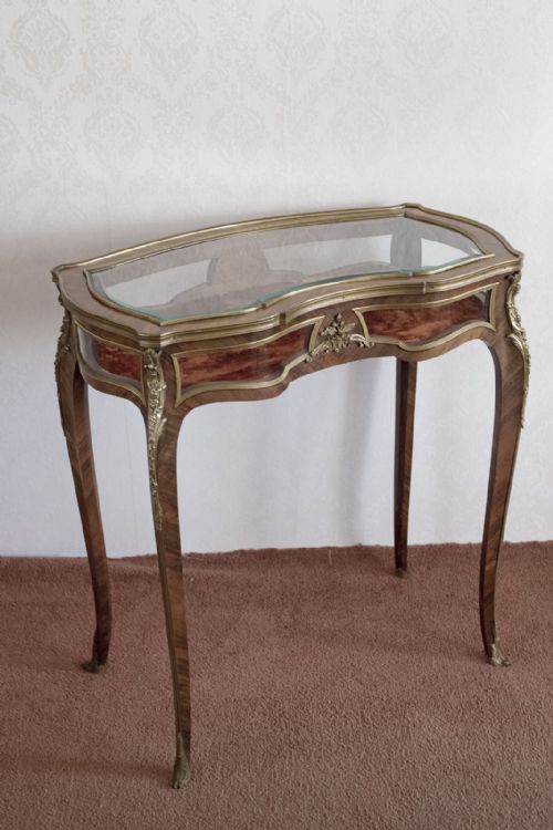 fine quality 19th century kingwood display table - CATEGORY: ANTIQUE TABLES - DATED 19TH CENTURY