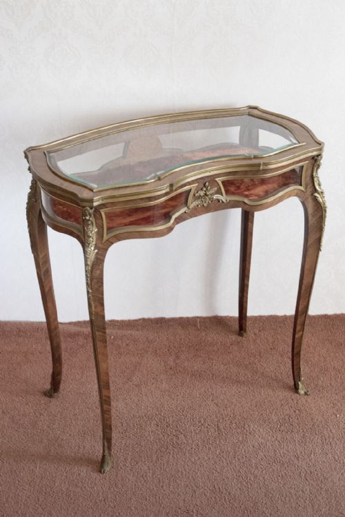 FINE QUALITY 19TH CENTURY KINGWOOD DISPLAY TABLE - ADDITIONAL PHOTO 1