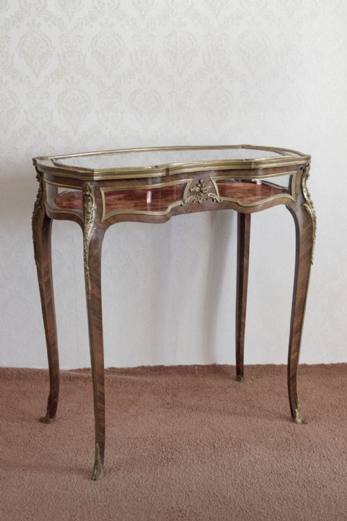FINE QUALITY 19TH CENTURY KINGWOOD DISPLAY TABLE - ADDITIONAL PHOTO 4
