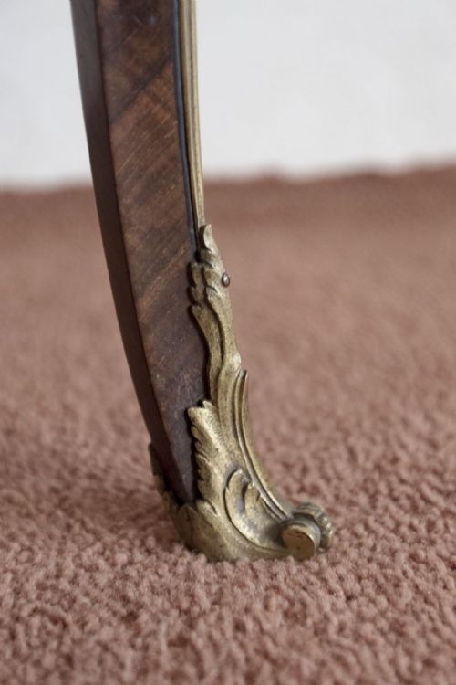 FINE QUALITY 19TH CENTURY KINGWOOD DISPLAY TABLE - ADDITIONAL PHOTO 5