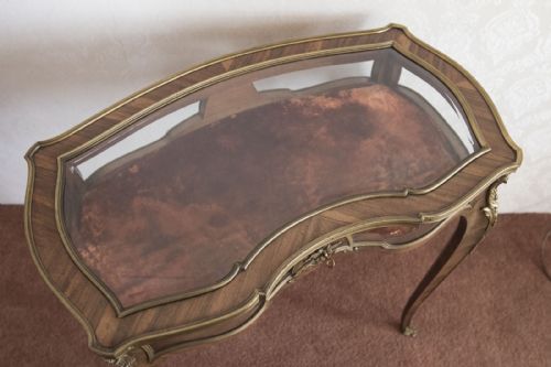 FINE QUALITY 19TH CENTURY KINGWOOD DISPLAY TABLE - ADDITIONAL PHOTO 6