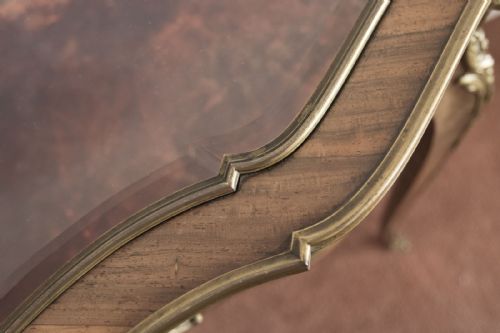 FINE QUALITY 19TH CENTURY KINGWOOD DISPLAY TABLE - ADDITIONAL PHOTO 7