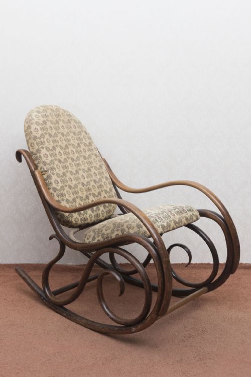 A LATE19TH CENTURY AUSTRIAN BENT WOOD ROCKING CHAIR - ADDITIONAL PHOTO 1