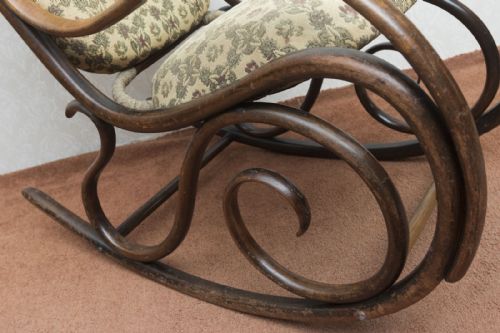 A LATE19TH CENTURY AUSTRIAN BENT WOOD ROCKING CHAIR - ADDITIONAL PHOTO 2