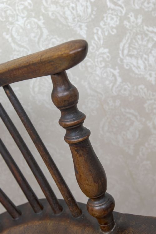 A GOOD ANTIQUE LOWBACK STYLE WINDSOR CHAIR - ADDITIONAL PHOTO 3