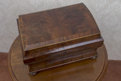 GOOD EARLY 19TH CENTURY FITTED SEWING BOX - ADDITIONAL PHOTO 1