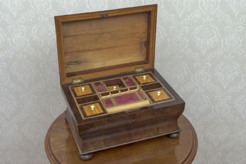 GOOD EARLY 19TH CENTURY FITTED SEWING BOX - ADDITIONAL PHOTO 2