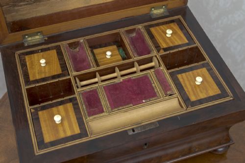 GOOD EARLY 19TH CENTURY FITTED SEWING BOX - ADDITIONAL PHOTO 4