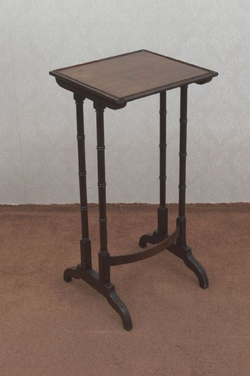 SMALL OCCASIONAL TABLE ON FINELY TURNED SUPPORTS - ADDITIONAL PHOTO 1