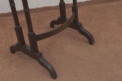 SMALL OCCASIONAL TABLE ON FINELY TURNED SUPPORTS - ADDITIONAL PHOTO 3