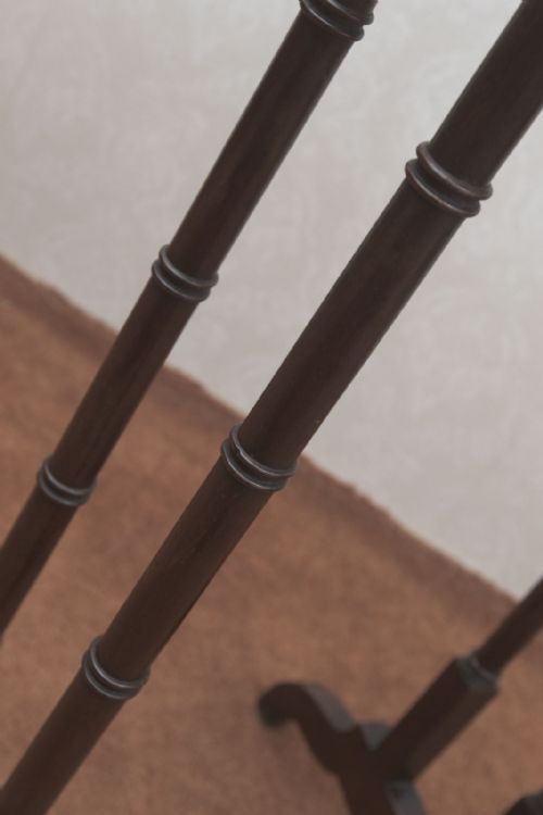SMALL OCCASIONAL TABLE ON FINELY TURNED SUPPORTS - ADDITIONAL PHOTO 4