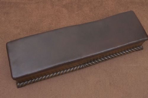 GOOD CARVED FENDER STOOL IN OAK - ADDITIONAL PHOTO 2