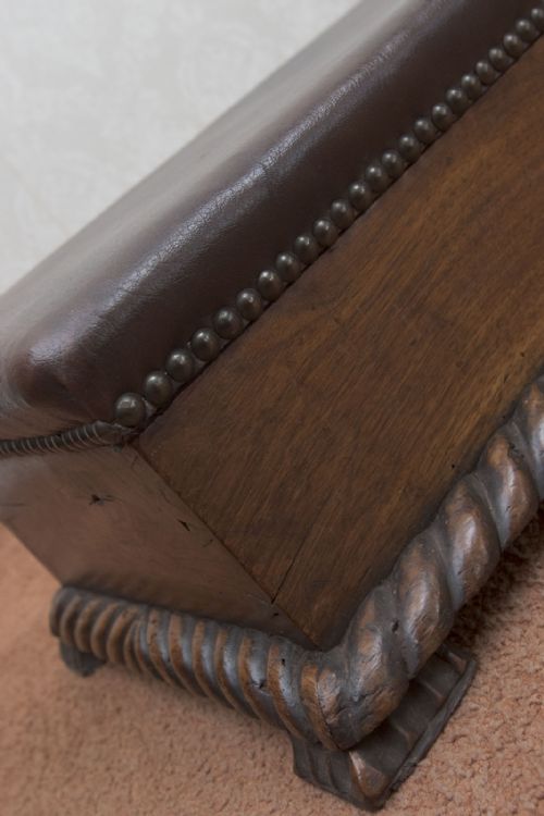 GOOD CARVED FENDER STOOL IN OAK - ADDITIONAL PHOTO 3