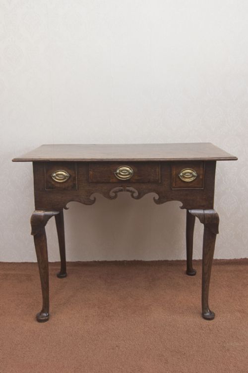 good george iii oak lowboy in fine and original condition - CATEGORY: ANTIQUE FURNITURE - DATED GEORGIAN