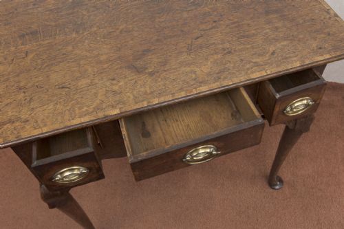 GOOD GEORGE III OAK LOWBOY IN FINE AND ORIGINAL CONDITION - ADDITIONAL PHOTO 3