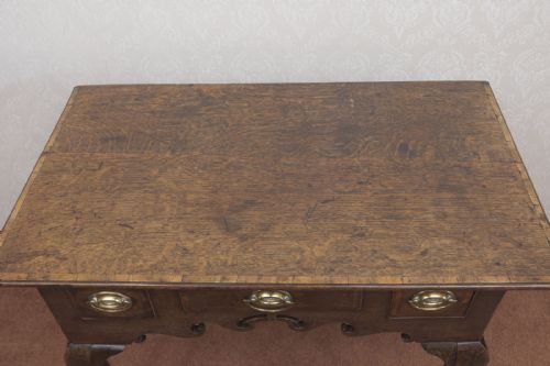 GOOD GEORGE III OAK LOWBOY IN FINE AND ORIGINAL CONDITION - ADDITIONAL PHOTO 4