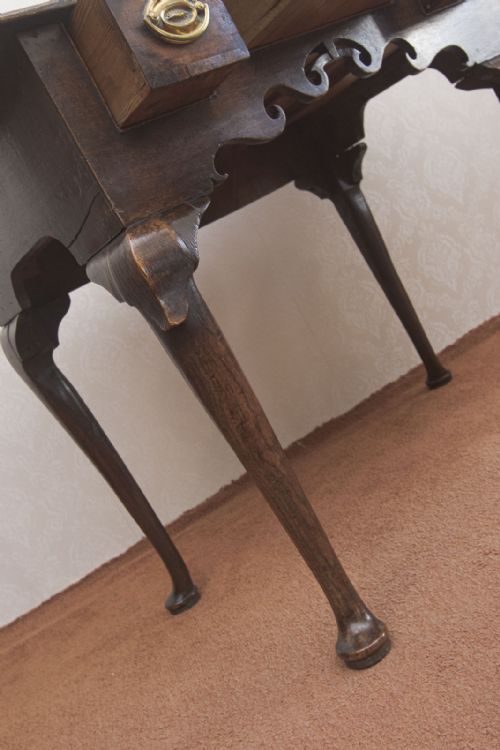 GOOD GEORGE III OAK LOWBOY IN FINE AND ORIGINAL CONDITION - ADDITIONAL PHOTO 5
