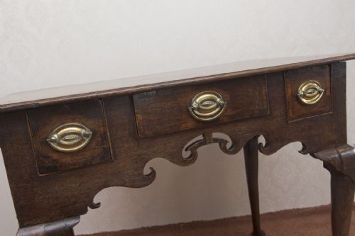GOOD GEORGE III OAK LOWBOY IN FINE AND ORIGINAL CONDITION - ADDITIONAL PHOTO 8